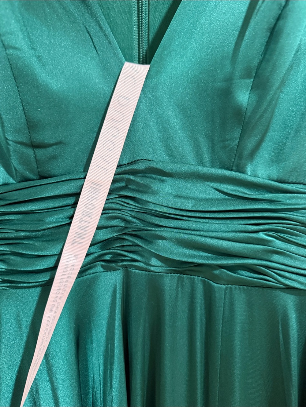 NWT Mac Duggal Emerald Green Long Sleeve Ruched Satin Gown 2 - Picture 5 of 9